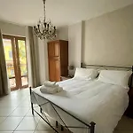 מלון דירות Margherita With Pool & Hydromassage 3*