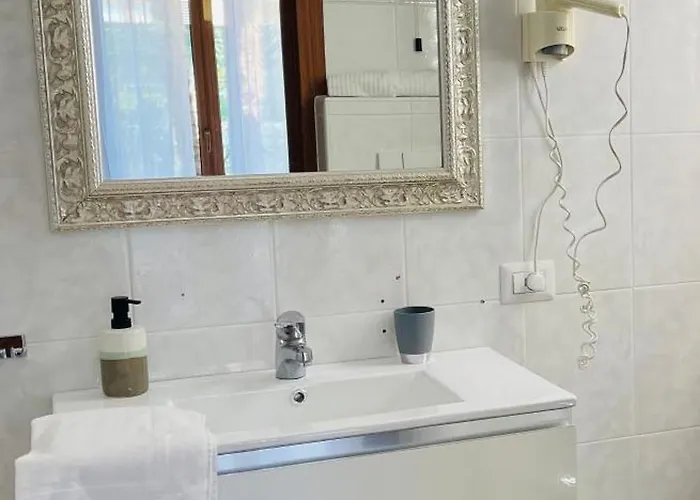 Margherita With Pool & Hydromassage 아파트호텔 카노비오