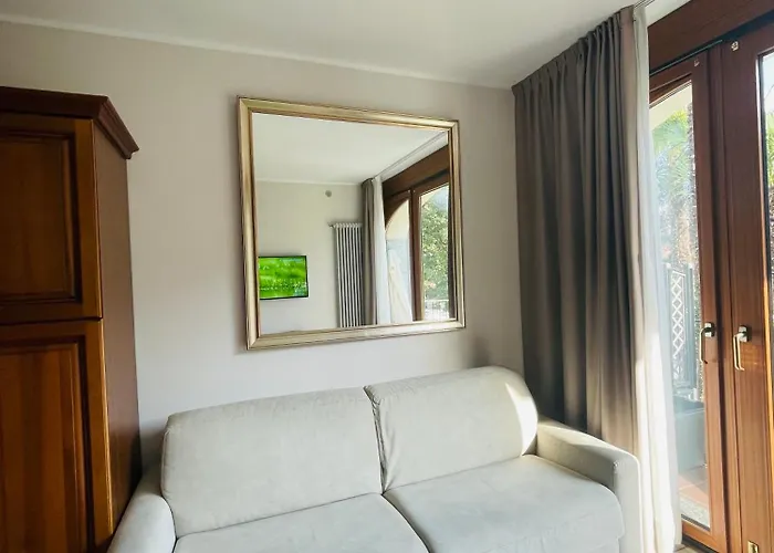 Hotel apartamentowy Margherita With Pool & Hydromassage Cannobio