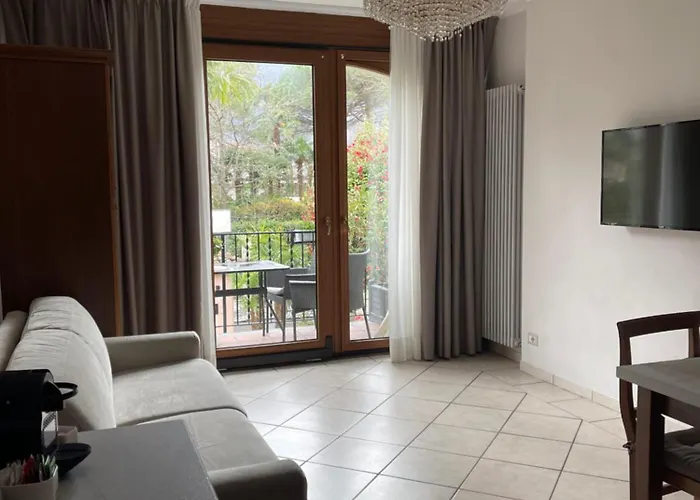 Hotel apartamentowy Margherita With Pool & Hydromassage Cannobio